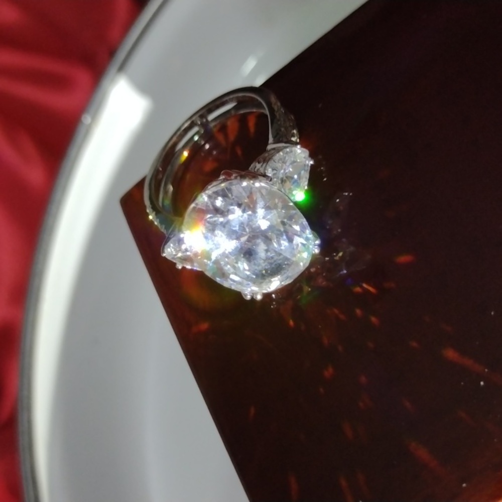Leave Your Diamonds in the Vault Box and Dazzle th - Picture 4 of 14